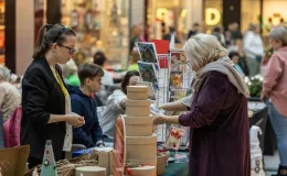 na zdjęciu osoby podczas pikniku