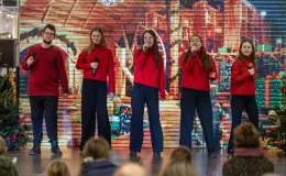 na zdjęciu osoby podczas pikniku