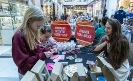 na zdjęciu osoby podczas pikniku