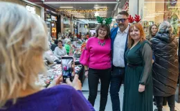 na zdjęciu osoby podczas pikniku