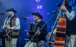 na zdjęciu osoby podczas Świąt na Starówce