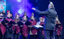 na zdjęciu osoby podczas Świąt na Starówce