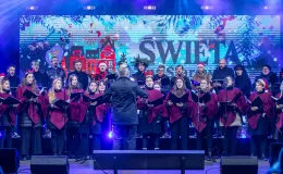 na zdjęciu osoby podczas Świąt na Starówce