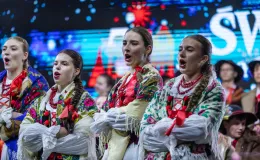 na zdjęciu osoby podczas Świąt na Starówce