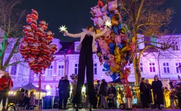 na zdjęciu osoby podczas Świąt na Starówce