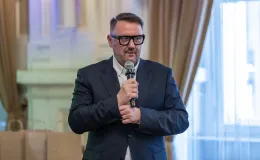 na zdjęciu osoby podczas spotkania