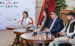 na zdjęciu osoby podczas spotkania