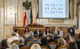 na zdjęciu osoby podczas spotkania