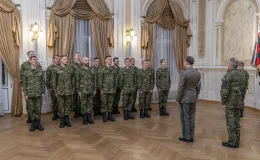 na zdjęciu osoby podczas uroczystości