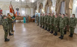 na zdjęciu osoby podczas uroczystości