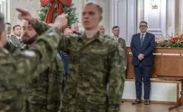 na zdjęciu osoby podczas uroczystości