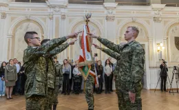 na zdjęciu osoby podczas uroczystości