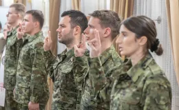 na zdjęciu osoby podczas uroczystości