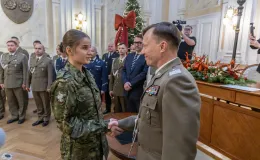 na zdjęciu osoby podczas uroczystości