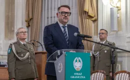 na zdjęciu osoby podczas uroczystości