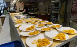 na zdjęciu osoby podczas wigilii