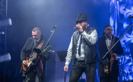 na zdjęciu osoby podczas Sylwestra