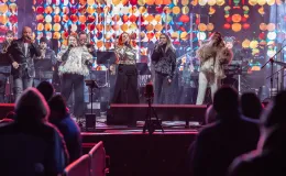 na zdjęciu osoby podczas Sylwestra