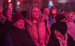 na zdjęciu osoby podczas Sylwestra