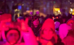 na zdjęciu osoby podczas Sylwestra