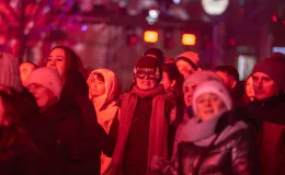 na zdjęciu osoby podczas Sylwestra