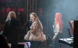 na zdjęciu osoby podczas Sylwestra