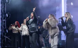 na zdjęciu osoby podczas Sylwestra