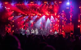 na zdjęciu osoby podczas Sylwestra