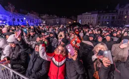 na zdjęciu osoby podczas Sylwestra