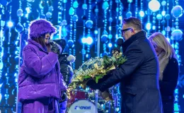 na zdjęciu osoby podczas Sylwestra