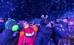 na zdjęciu osoby podczas Sylwestra