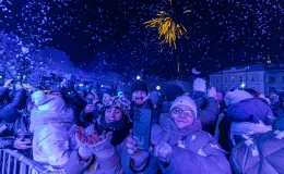 na zdjęciu osoby podczas Sylwestra