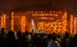 na zdjęciu osoby podczas Sylwestra