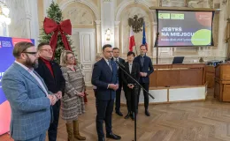 na zdjęciu osoby podczas konferencji