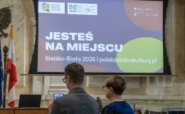 na zdjęciu osoby podczas konferencji