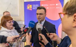 na zdjęciu osoby podczas konferencji