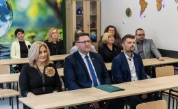 na zdjęciu osoby podczas otwarcia