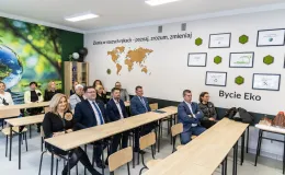 na zdjęciu osoby podczas otwarcia