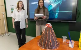 na zdjęciu osoby podczas otwarcia