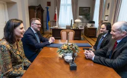 na zdjęciu osoby podczas spotkania