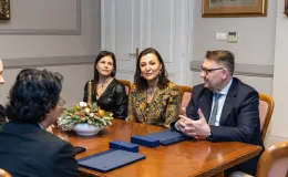 na zdjęciu osoby podczas spotkania