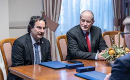 na zdjęciu osoby podczas spotkania