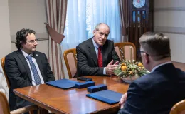 na zdjęciu osoby podczas spotkania