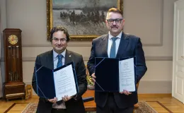 na zdjęciu osoby podczas spotkania