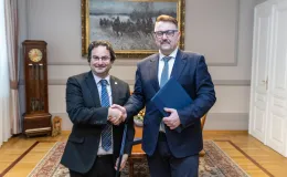 na zdjęciu osoby podczas spotkania