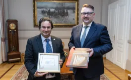 na zdjęciu osoby podczas spotkania