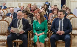 na zdjęciu osoby podczas spotania