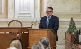 na zdjęciu osoby podczas spotania