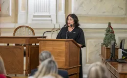 na zdjęciu osoby podczas spotania