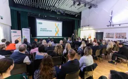 na zdjęciu osoby podczas konferencji